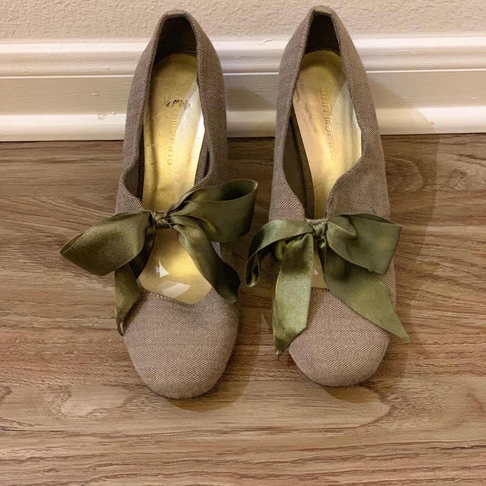 Ann Marino Bow Heels